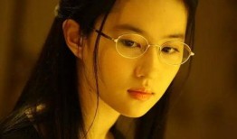 娱乐吃瓜女生主持戴眼镜