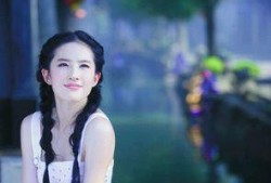 娱乐吃瓜刘亦菲,娱乐圈的瓜田，她如何成为焦点女神？